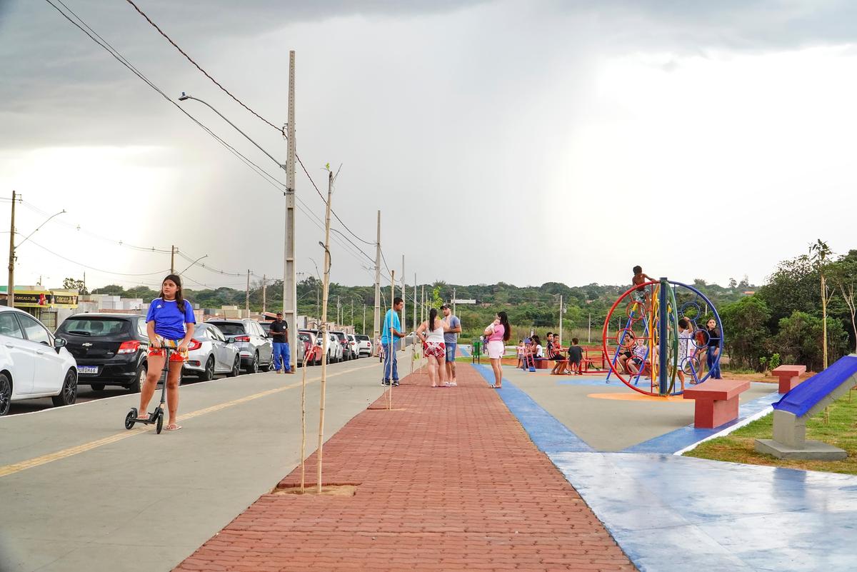 A praça do bairro Girassóis 4, inaugurada em outubro, está entre o investimentos de R$ 5,2 milhões em sete praças construídas (Foto/Lilian Veronezi/PMU)