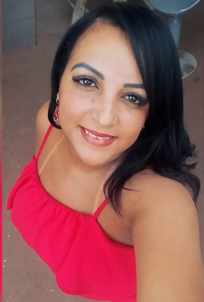 Quem também soprou velinhas foi a bela Fabiana Costa Silva e celebrou a data entre familiares e amigos (Foto/Arquivo pessoal)