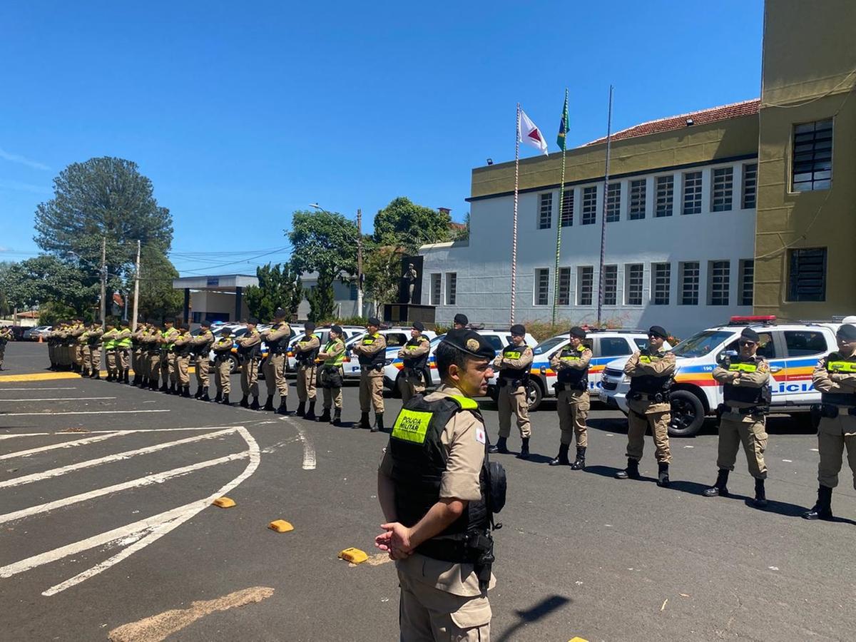 Polícia Militar realiza a Operação Réveillon em Uberaba com patrulhamento ostensivo e apoio aéreo do Copaer, reforçando a prevenção de crimes contra o patrimônio e a presença policial durante o período de fim de ano (Foto/Sérgio Teixeira/PMMG)