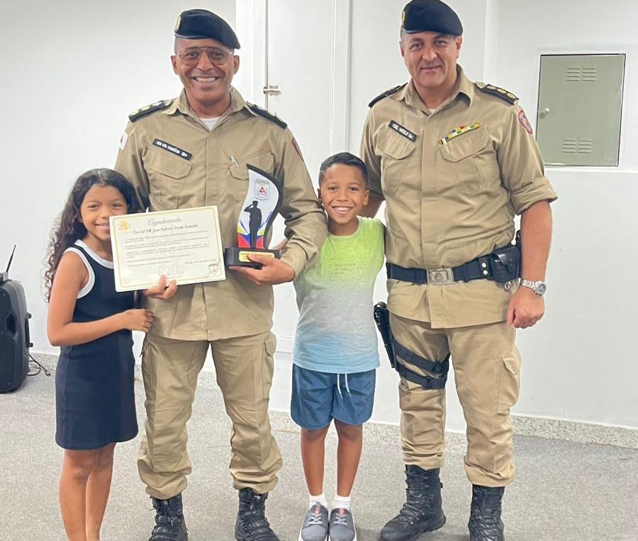 Cerimônia realizada na 5ª Região de Polícia Militar marcou a despedida do chefe do Estado-Maior, tenente-coronel PM Jean Fabrício Pavão Ramalho, com homenagem entregue pelo comandante da unidade, coronel PM Rodrigo Wolf Luz (Foto/ Sérgio Teixeira/5ªRPM)