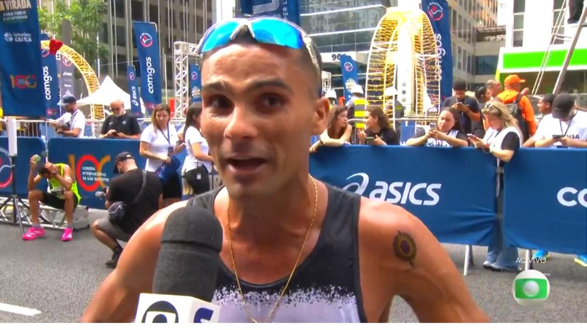 O brasileiro Fábio Jesus Correia chegou em terceiro lugar na São Silvestre de 2025 (Foto/Reprodução Rede Globo)