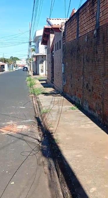 A ocorrência foi registrada na rua Militino José Pinto, onde a fiação estaria em altura baixa, oferecendo risco de acidentes (Foto/Reprodução)