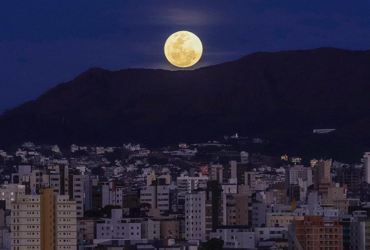 Superlua observada em 2022. (Foto/Flavio Tavares/O Tempo)