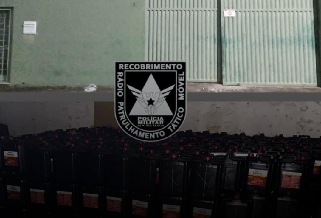 Carga recuperada com 373 galões de óleo automotivo, com capacidade de 20 litros cada um, avaliada em R$154.800,00, encontrada em galpão em Uberaba (Foto/Divulgação)