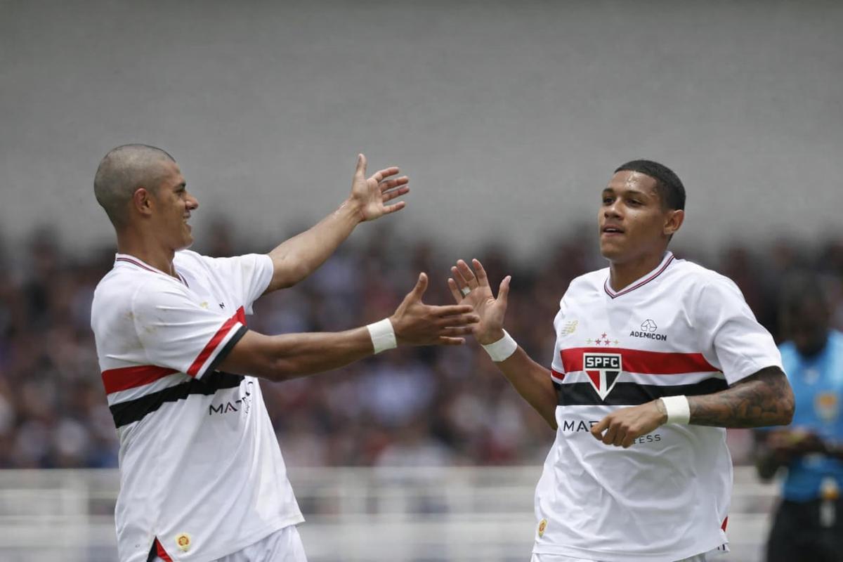Atual campeão, São Paulo supera o time sergipano por 2 a 0 em Sorocaba, com dois gols de bola parada (Foto/Miguel Schincariol/São Paulo FC)