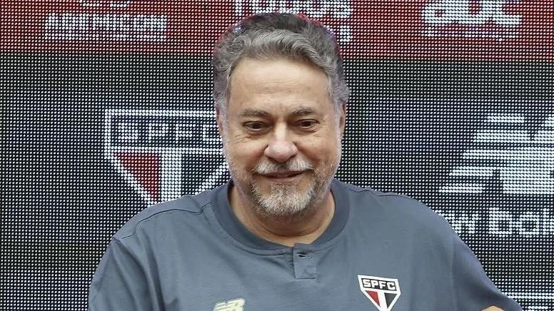 Presidente Júlio Casares na berlinda. Movimentações vultuosas podem levar o impeachment do cartola. (Foto/ Reprodução/Rubens Chiri – SPFC)
