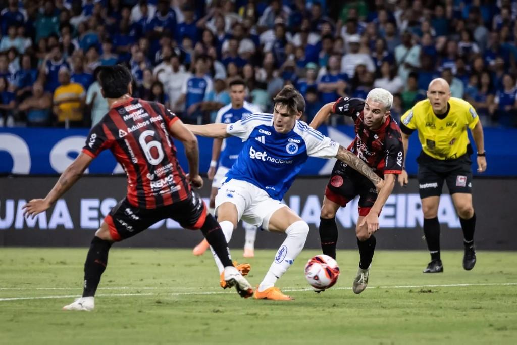 Com um time totalmente desentrosado, Cruzeiro não suportou a superioridade do Pouso Alegre (Foto/Gustavo Aleixo)