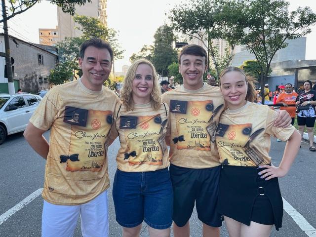 José Roberto de Souza, Juliana Afonso, César Roberto Afonso e Sarah Afonso em São Paulo; nossos conterrâneos irradiando a paixão por Uberaba no Anhembi. (Foto/Victor Miranda)