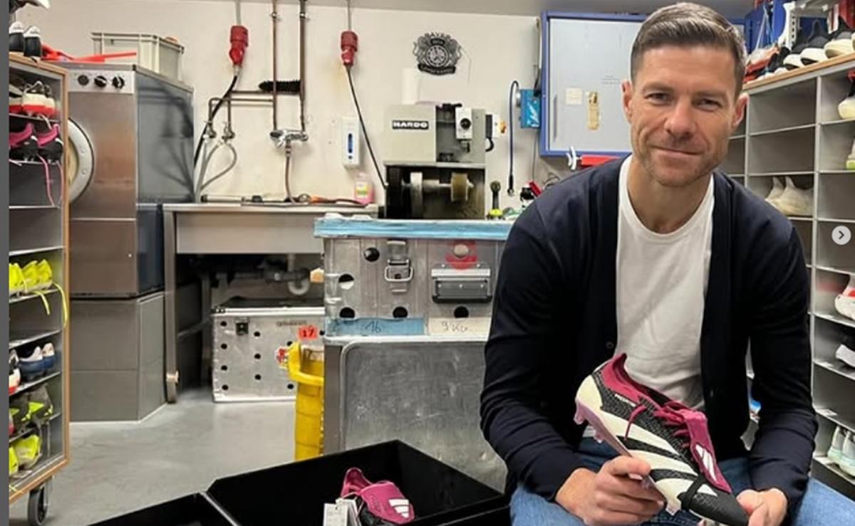 A saída de Xabi Alonso ocorreu um dia após a derrota por 3 a 2 para o Barcelona (Foto/Adidas)