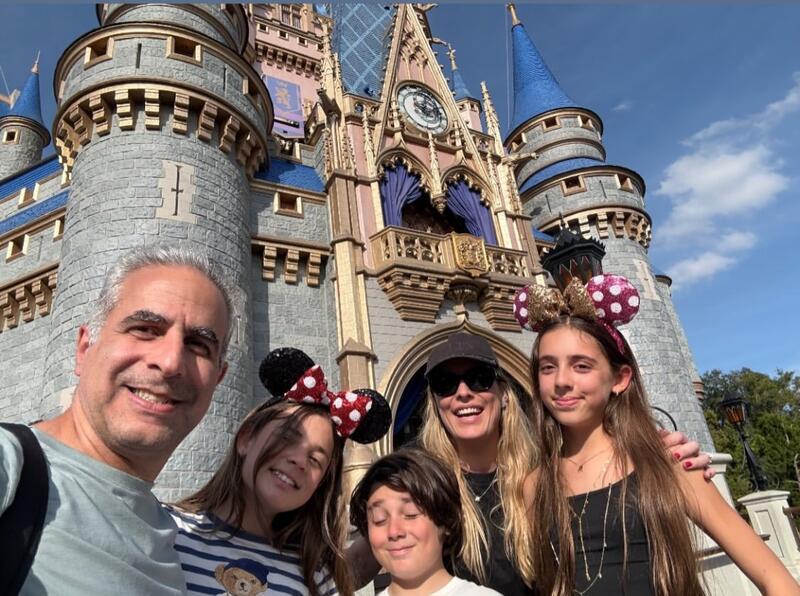 Ligia, Alex Khouri, Malu, Julia, Rafael curtindo na Disney férias em família (Foto/Arquivo pessoal)