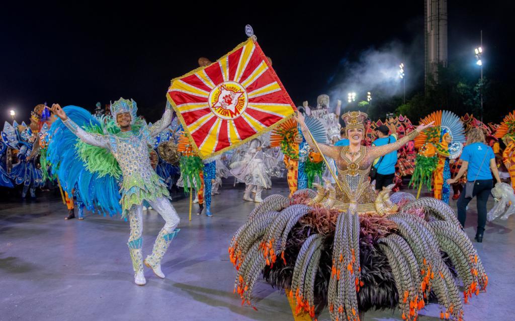 As quatro escolas de samba de Uberaba vão desfilar logo após a apresentação da paulista Tom Maior, que tem Uberaba como tema (Foto/Divulgação)
