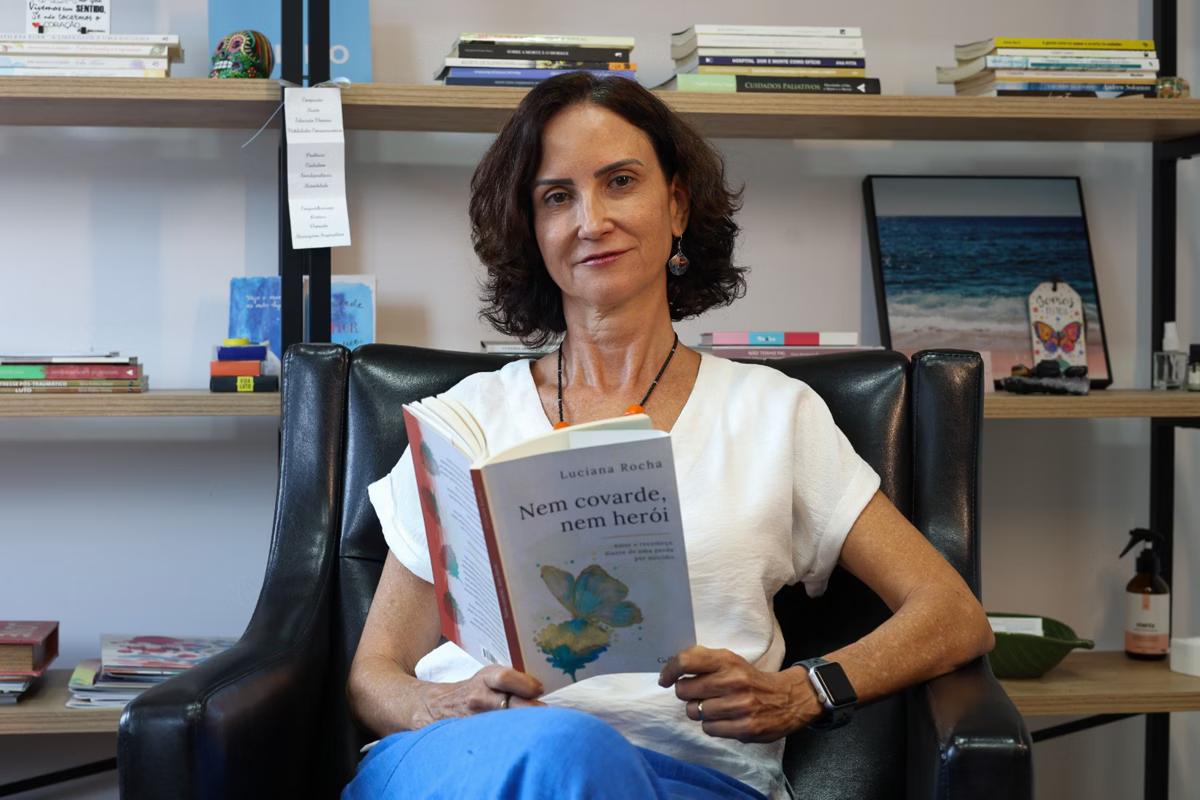 Após perder o marido, que tirou a vida aos 47 anos, psicóloga passou a estudar o tema e escreveu livro sobre as vivências (Foto/Flavio Tavares)