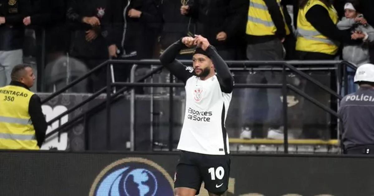 Com lesão, Memphis Depay não joga hoje contra o Bragantino (Foto/Agencia Futebol Interior)