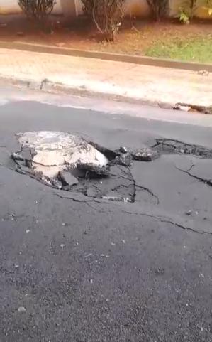 Imagens feitas pelo ativista Rodney Lemes e enviadas à reportagem mostram os estragos da chuva, prejudicando obra recém-concluída (Foto/Reprodução)