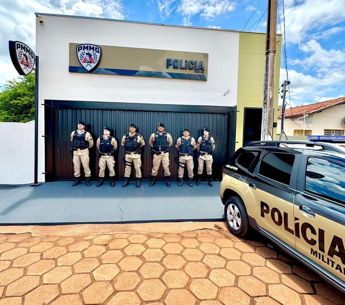 Comandante da 5ªRPM, coronel Rodrigo Wolf Luz, durante visita institucional ao subdestacamento da Polícia Militar em Aparecida de Minas, acompanhado do comandante do 69ºBPM, tenente-coronel Daniel Rodrigues Pereira, para avaliação das ações de revitalização da unidade. (Foto/Divulgação)