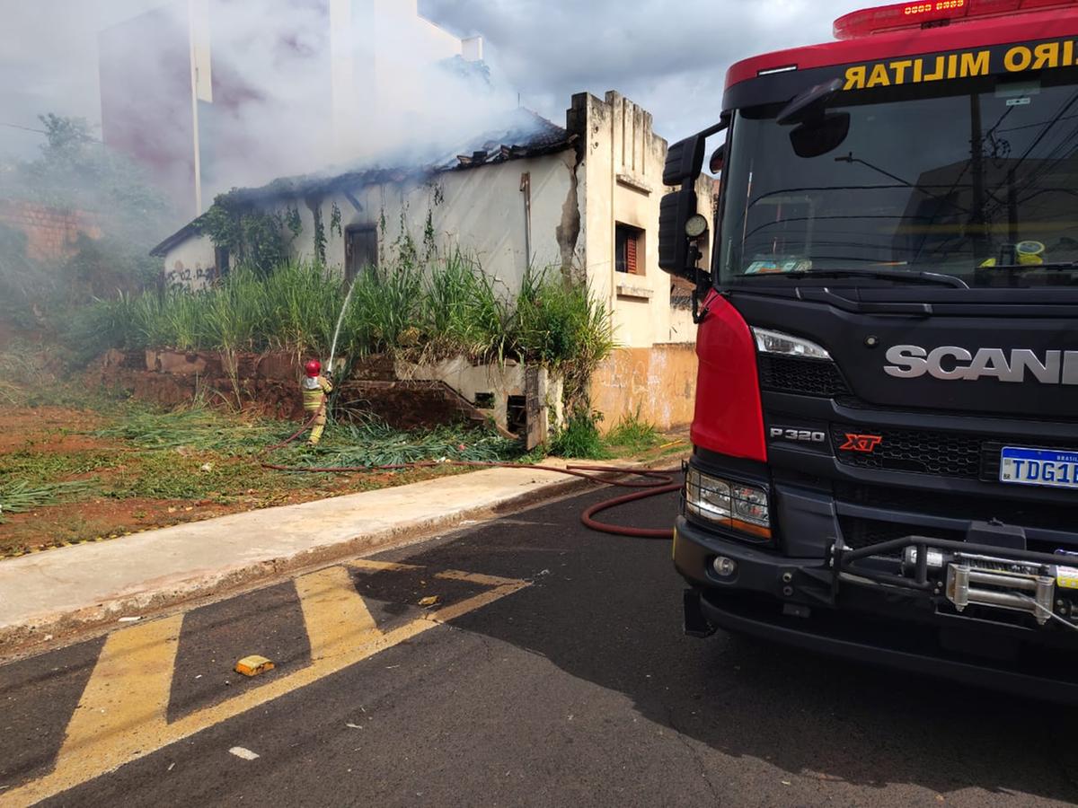 Possivelmente frequentada por moradores em situação de rua (Foto/Divulgação Corpo de Bombeiros)