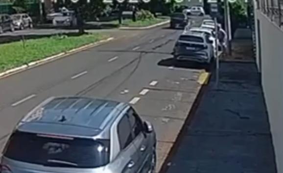 O dono do automóvel, de 24 anos, estava com a família em um clube próximo à Avenida dos Municípios no momento do crime (Foto/Reprodução)