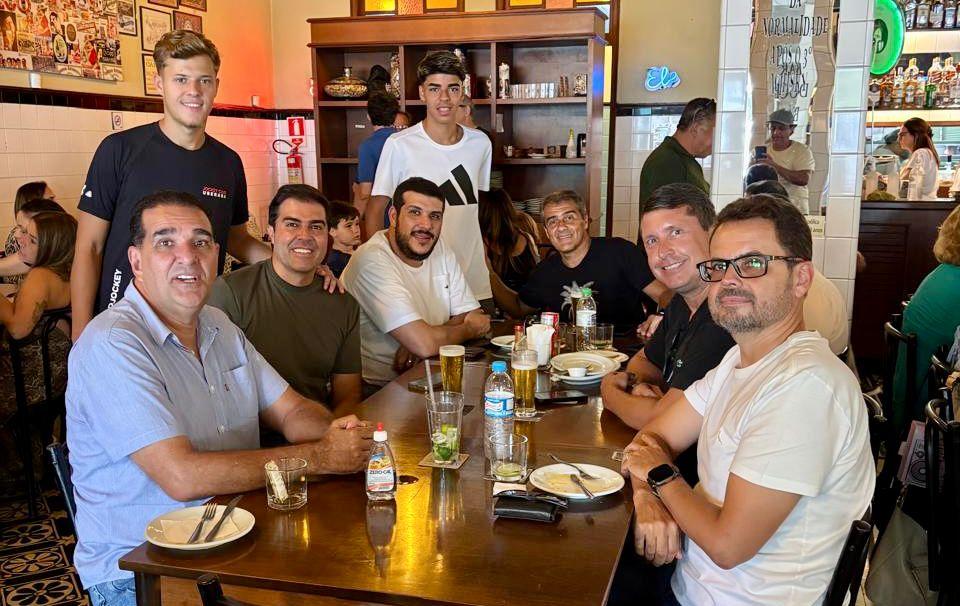 Ismar Marão ao lado de Franco Cartafina na Choperia do Mário. (Foto/Reprodução)