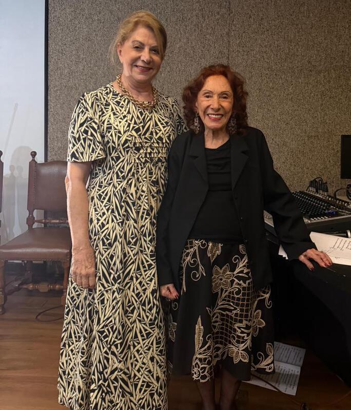 Lélia Bruno, sempre ligada às artes e à cultura foi prestigiar a apresentação de Marie – Maria Darci de Resende – na Centro Cultural Cecília Palmério, dentro do projeto Talento não tem Idade (Foto/Arquivo pessoal)