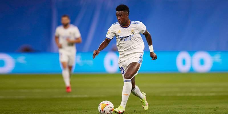 Vinicius Jr. marca um gol, dá três assistências e lidera vitória por 6 a 1 (Foto/Ruben Albarran/Via Imago Imagens)