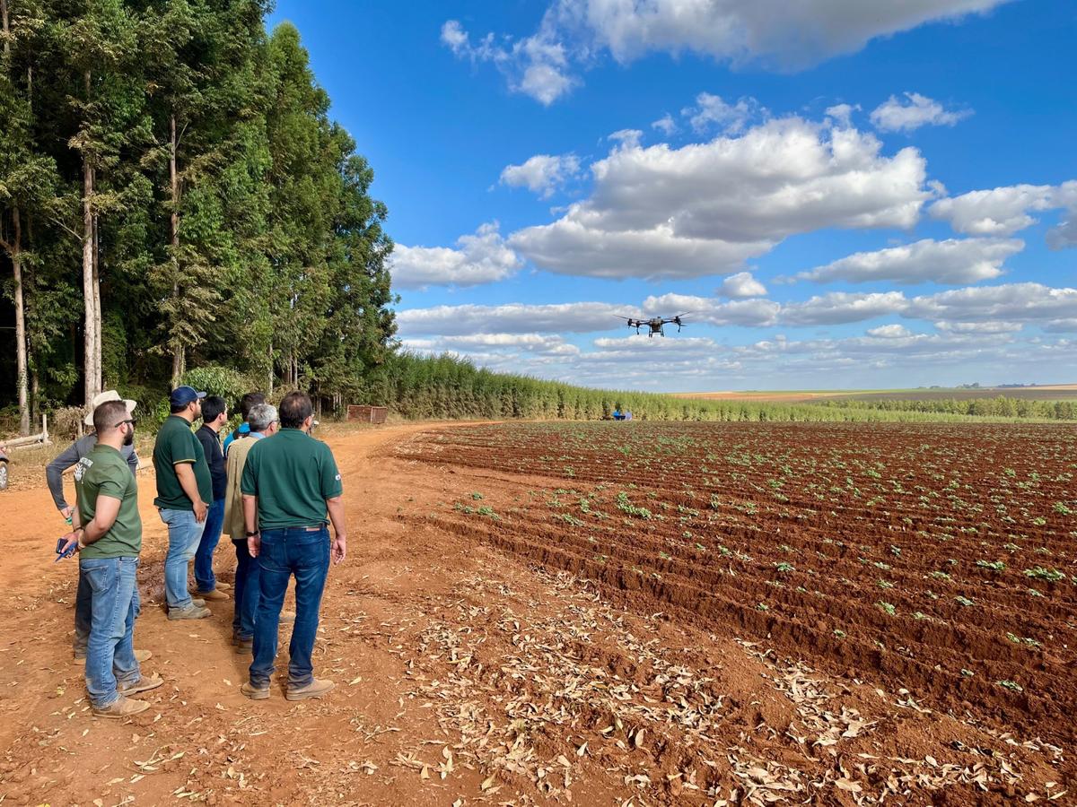 Operação de drone para pulverização, defensivo agrícola e mecanização agrícola estão entre os cursos mais procurados. (Foto/Divulgação)