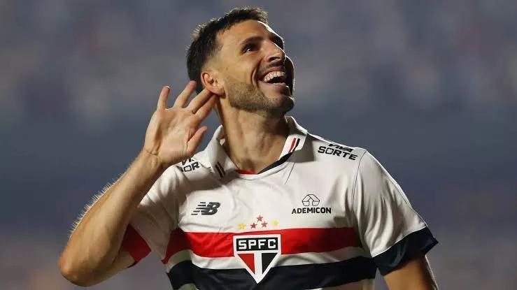 Calleri perdeu um gol incrível debaixo das traves da Portuguesa (Foto/SPFC)