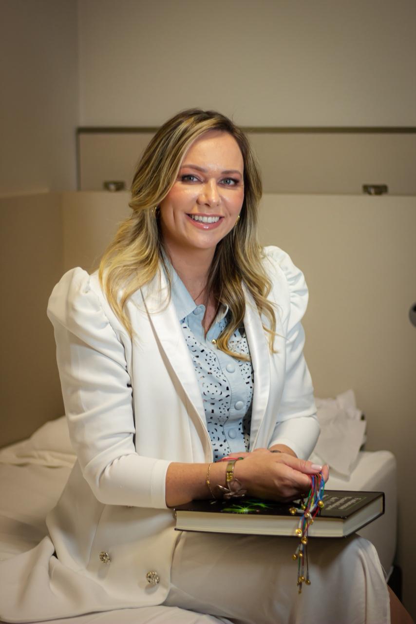 Neurologista Camila Batalha explica que nenhum alimento é gatilho universal e só deve ser evitado quando provoca crises repetidas e consistentes no mesmo paciente (Foto/Divulgação)