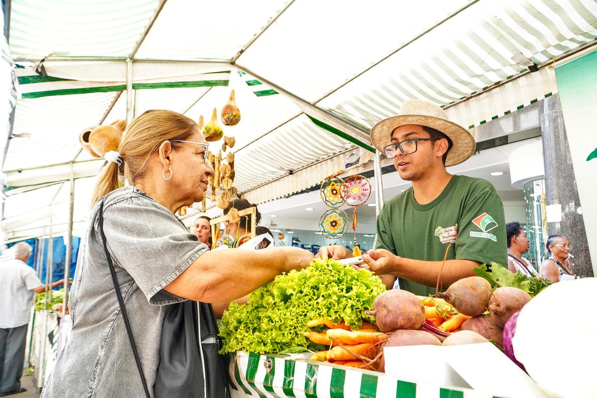 Feira da Agricultura Familiar no Calçadão, no centro de Uberaba (Foto/Lílian Veronezzi - PMU)