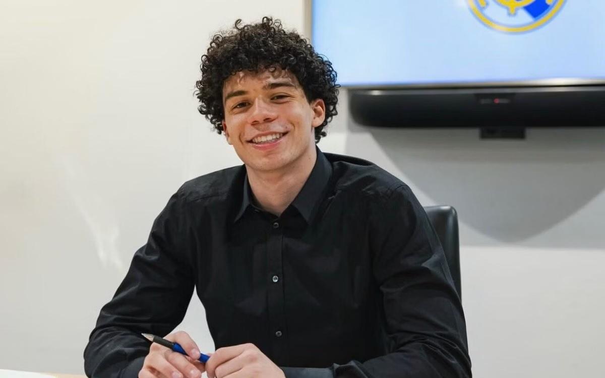 Enzo Alves, de 16 anos, assinou contrato após se destacar na base do clube espanhol (Foto/Reprodução)