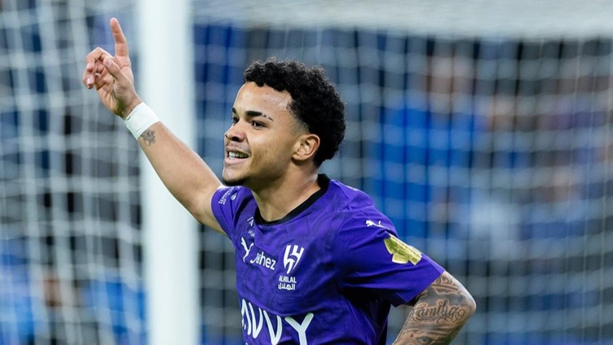 Atacante chegou nesta segunda-feira e assinará contrato de empréstimo com o Timão (Foto/Al-Hilal)