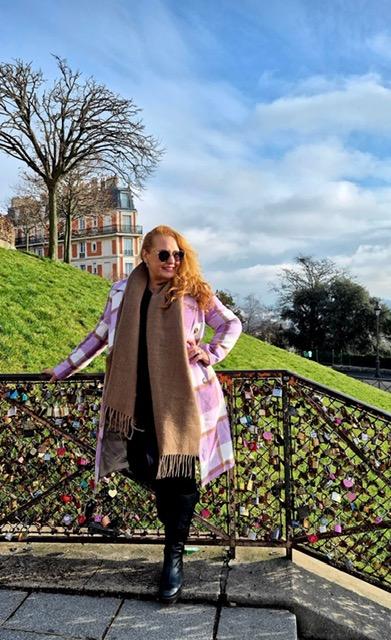 Eurotrip de Estilo - Mariângela Destro aterrissou na Europa para uma viagem dos sonhos. Acompanhada por um seleto grupo de brasileiros, seu roteiro inclui os encantos de Paris, a arquitetura da Bélgica e os canais de Amsterdã. Uma experiência cultural riquíssima. Aproveitem (Foto/Arquivo pessoal)