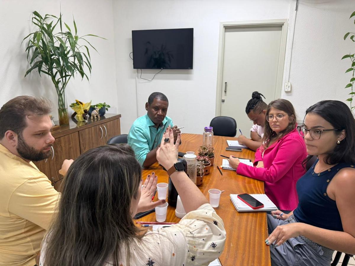 Mauricinho acompanha cronograma de limpeza nas escolas. (Foto/Divulgação)