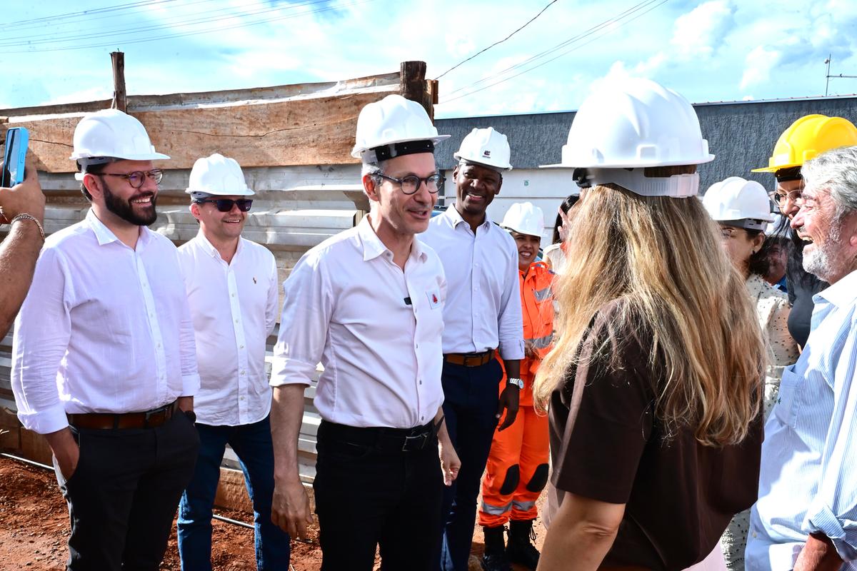 Durante a passagem pelo Triângulo Mineiro, com foco em ações e investimentos na área da saúde, Zema cumpriu agenda em Ituiutaba, Uberlândia e encerrou o roteiro em Uberaba, com vistoria às obras da UBS do bairro Jardim Marajó. (Foto/Divulgação)