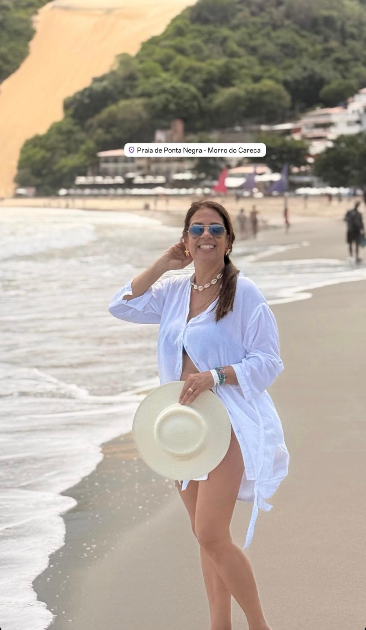 Queridíssima, Cláudia Siqueira aproveita dias de descanso ao lado da família em Natal. Arrasou! (Foto/Arquivo pessoal)