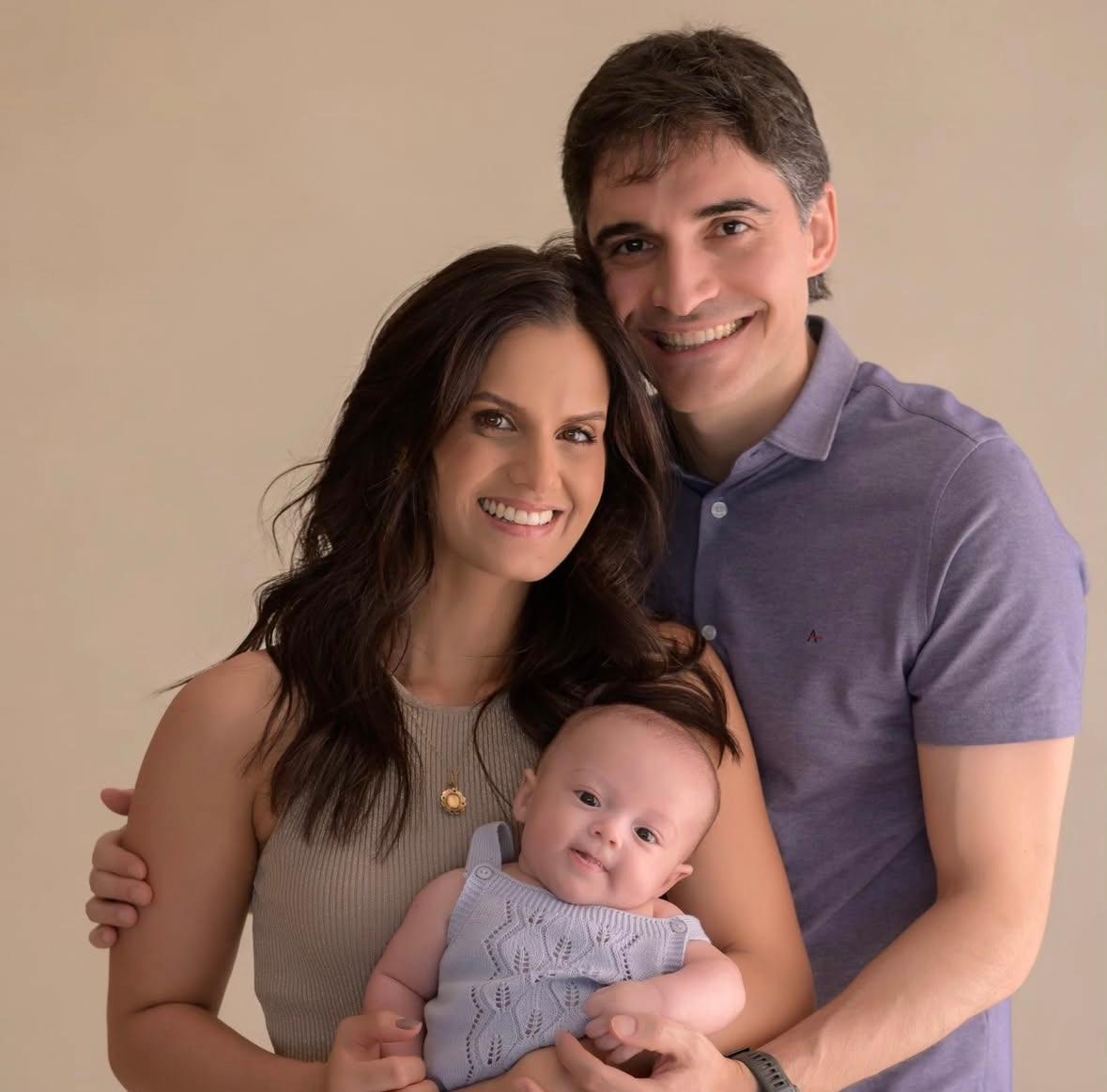 Nayara Passos e Guilherme Pimenta comemoram os 5 meses do fofo Henrique, em registro especial pelas lentes de Tati Mendonça. (Foto/Arquivo pessoal)