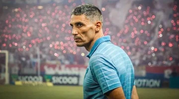 A cobrança no Santos agora está sob o treinador Juan Pablo Vojvoda. O time não consegue se firmar (Foto/Arquivo)