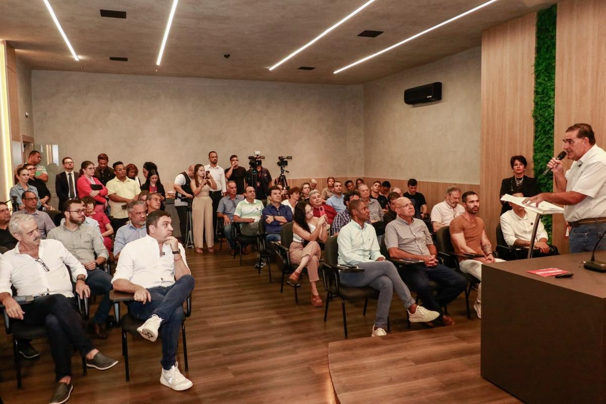 Campanha “Compra Aqui, Uberaba Merece” foi lançada ontem, na sede da Associação Comercial, Industrial e de Serviços de Uberaba. (Foto/Divulgação)