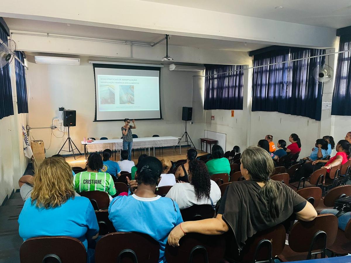 Capacitação das merendeiras de organizações parceiras da Educação (Foto/Divulgação PMU)