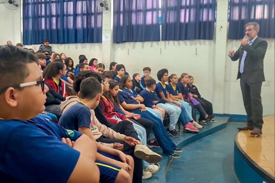 O juiz Marcelo Geraldo Lemos participou de diversas visitas e palestras em escolas de Uberaba (Crédito: Divulgação / TJMG) (Foto/ Divulgação TJMG)