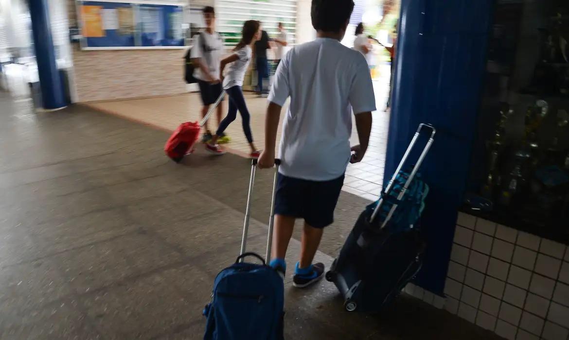O órgão esclarece que a exposição da rotina das crianças em redes sociais deve ser evitada. (Foto/Marcello Casal Jr/Agência Brasil)