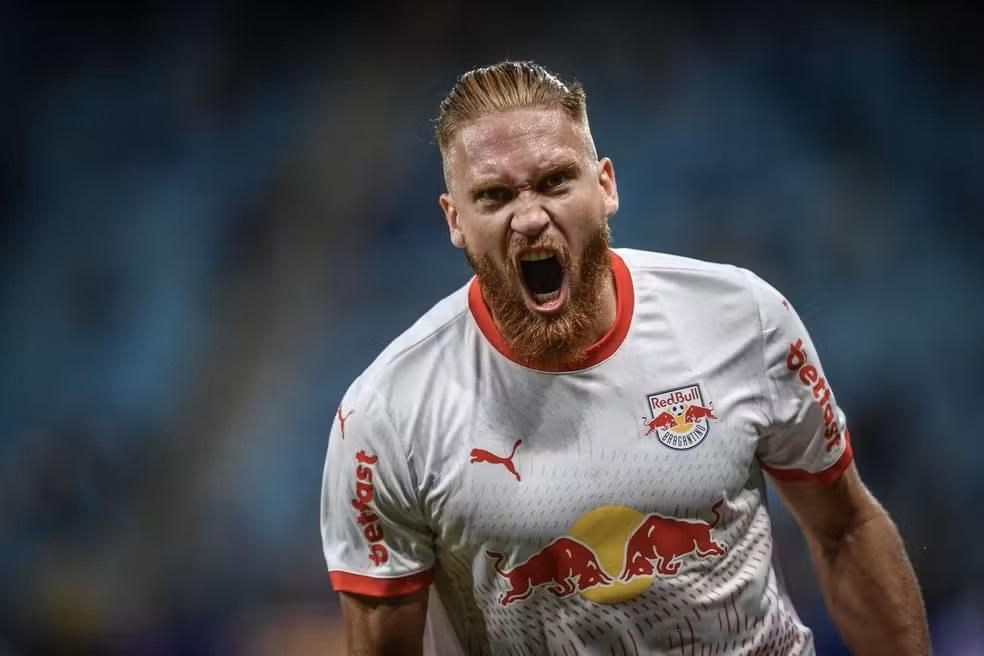 Izidro Pitta bateu muito mal o pênalti e perdeu a chance de igualar o marcador contra o Corinthians (Foto/Ari Ferreira/Red Bull Bragantino)