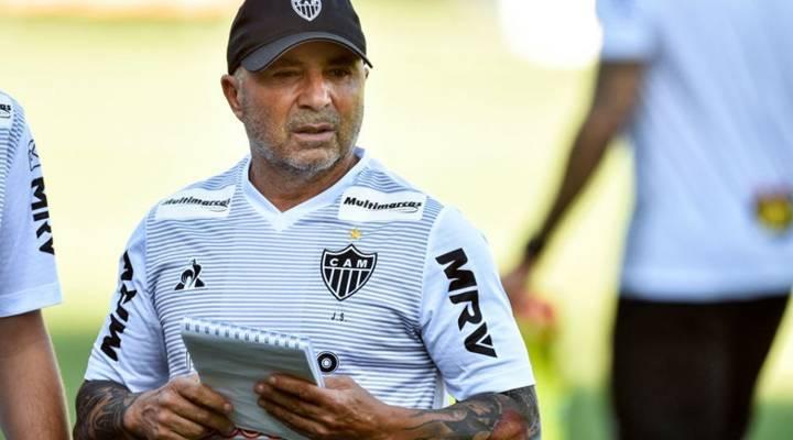 Sampaoli dirigiu o time em 34 partidas, com 10 vitórias, 16 empates e oito derrotas (Foto/Divulgação Atlético/MG)