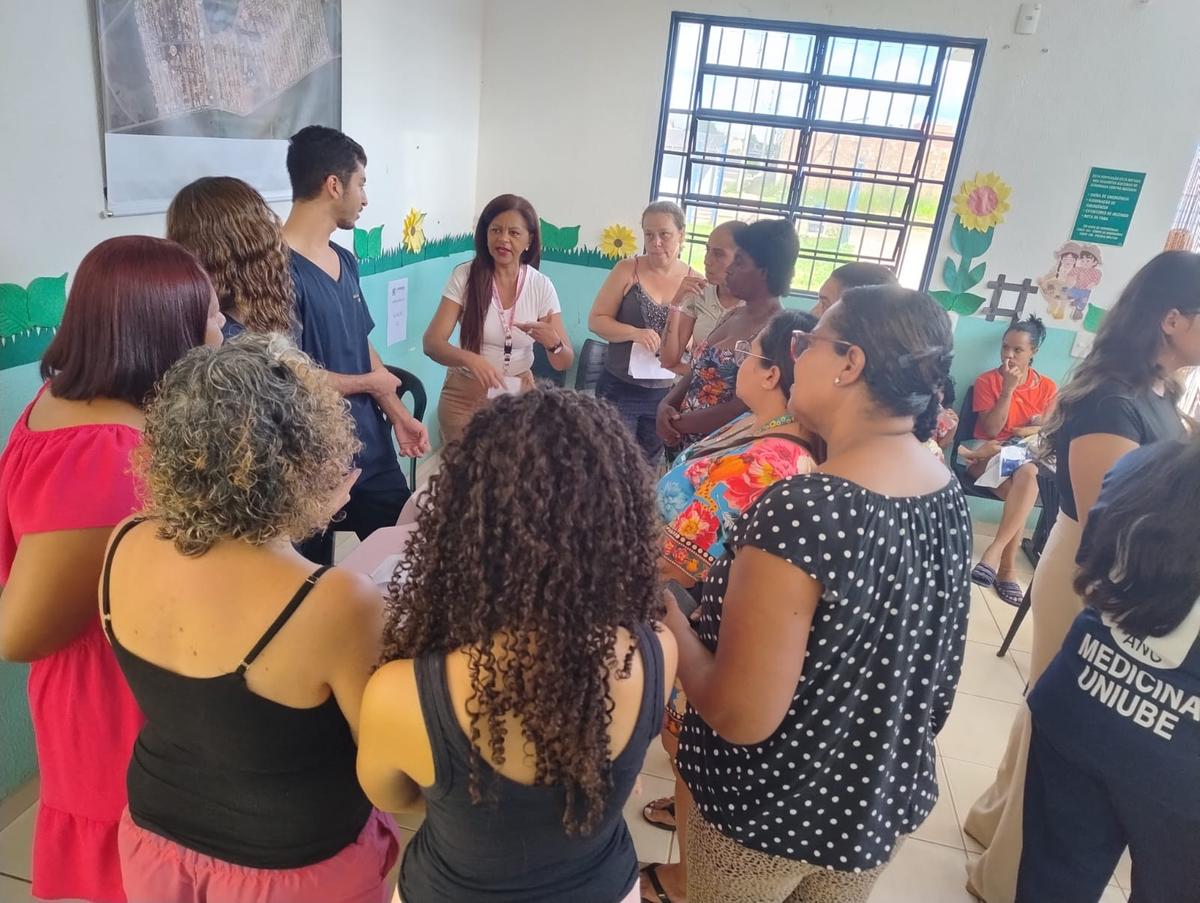 Encontro do grupo de apoio à fibromialgia na UBS Lázaro Moreno reuniu pacientes e equipe multiprofissional para troca de experiências e orientações sobre manejo da dor. (Foto/Divulgação)