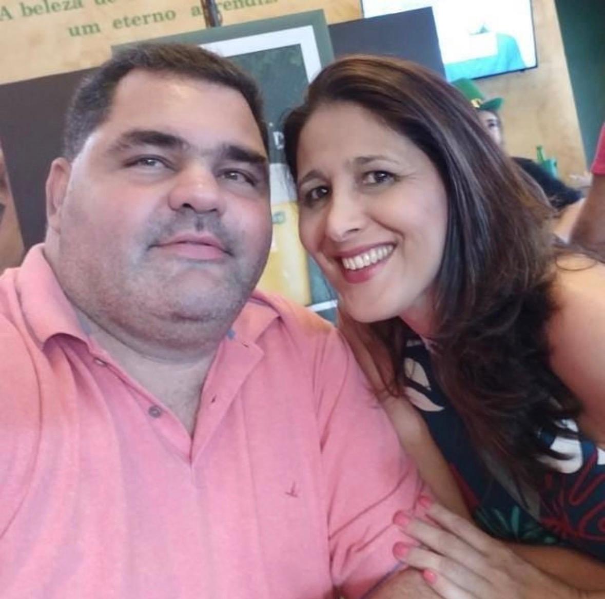 O querido casal Gustavo Cecílio e Consuelo Souza comemora a inauguração da 2ª unidade do Assim Assado, que agora, como novidade, também funcionará como restaurante. Sucesso sempre! (Foto/Arquivo Pessoal)