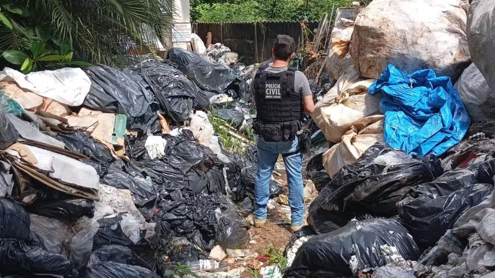 Homem é indiciado por ‘labirinto de lixo’ no interior de MG (Foto/Polícia Civil/Divulgação)