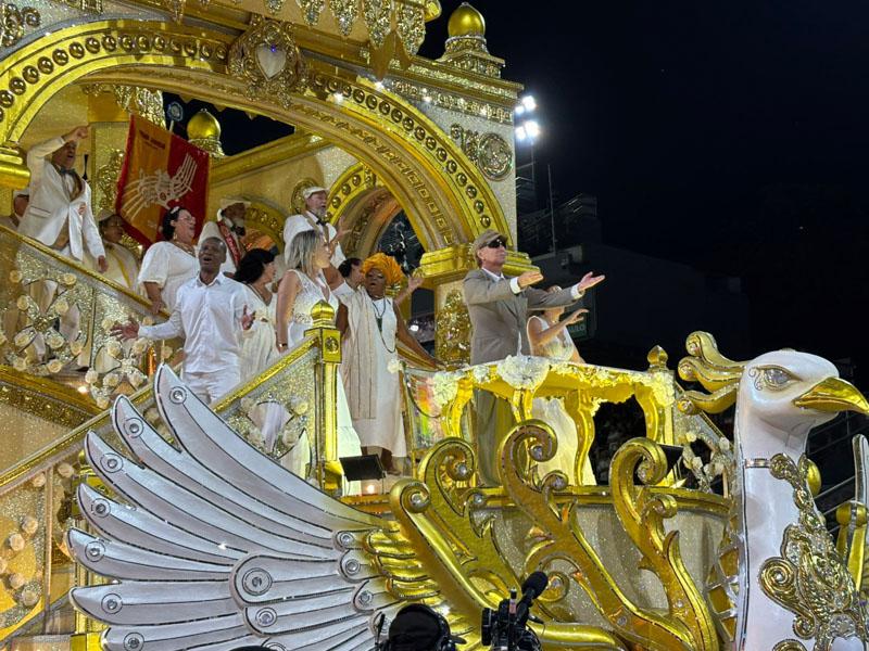 Além da passarela, a organização informa que haverá arquibancadas para o público acompanhar os desfiles, área kids com brinquedos e pontos de venda de alimentos e bebidas operados pela organizadora do evento (Foto/Reprodução)