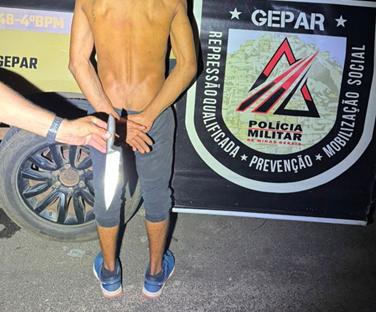 Faca apreendida pelo GEPAR durante operação em área de risco no bairro Nossa Senhora da Abadia, em Uberaba. (Foto/Divulgação/PMMG)