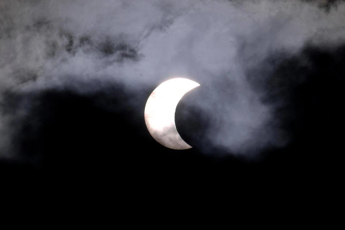 Boato sobre eclipse solar anular na próxima terça (17/2) invadiu a web (Foto/DOUGLAS MAGNO/AFP)