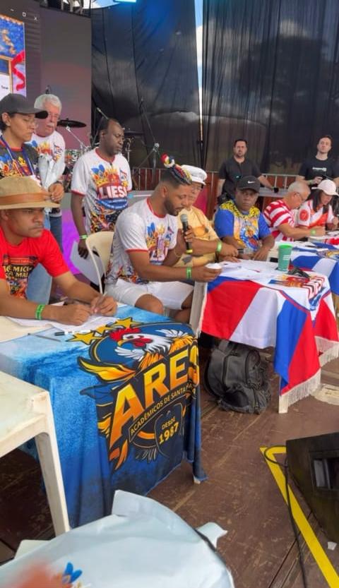 A votação foi conduzida pelo presidente da Liga das Escolas de Samba de Uberaba, Thiago Borges. (Foto/Reprodução)