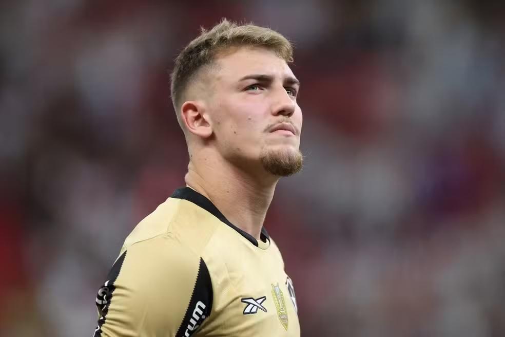 Goleiro Leo Linck sofreu muito com os chutes de média distância por causa da altitude (Foto/Vitor Silva/Botafogo)